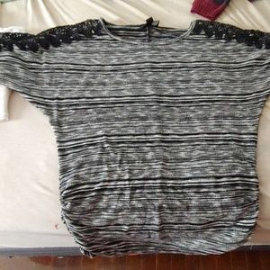 B wear shirt